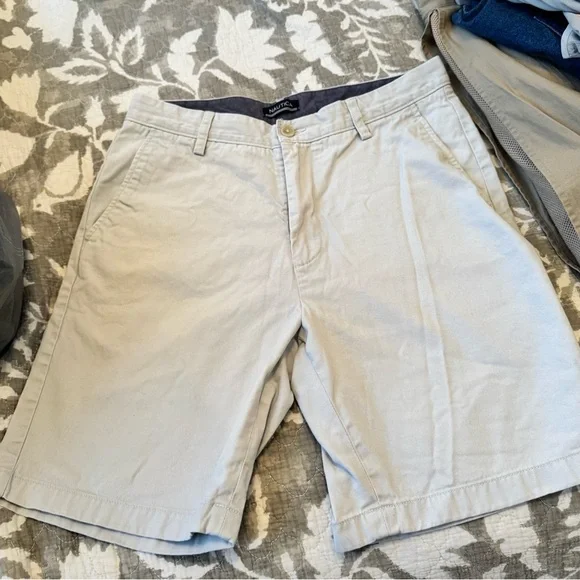 Nautica Men's Light Gray Flat Front Shorts - Picture 1 of 3
